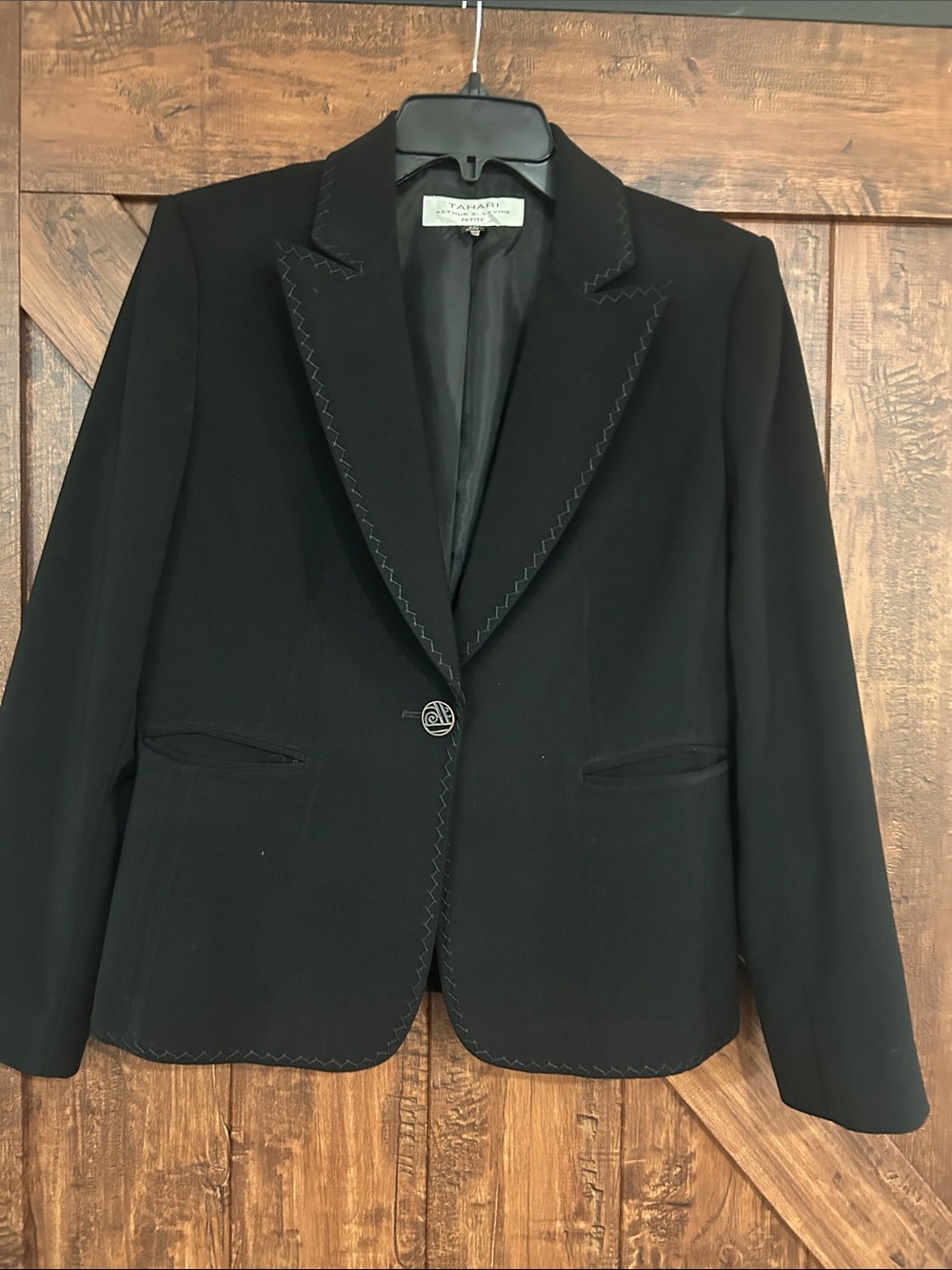 Tahari Black Single-Button Notched Lapel Blazer